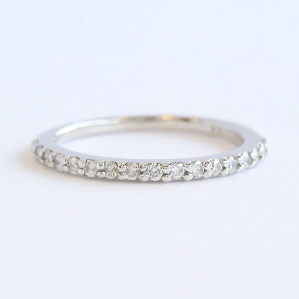 American Jewelry ESTATE 14k White Gold .25ctw Diamond Straight Wedding Band Ring (Size 5)