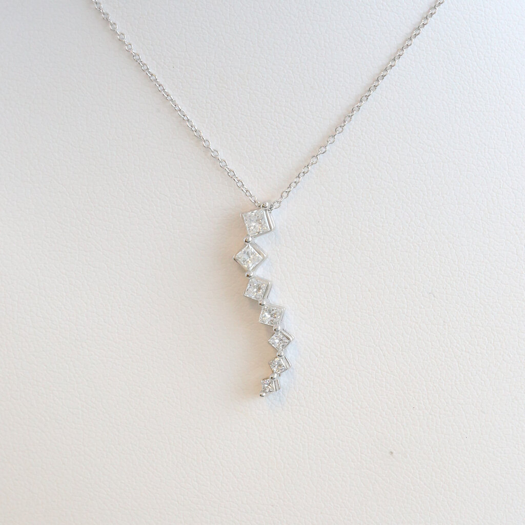 American Jewelry ESTATE 14k White Gold .50ctw Diamond Journey Necklace