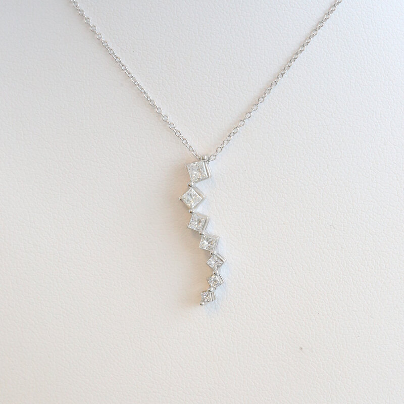 American Jewelry ESTATE 14k White Gold .50ctw Diamond Journey Necklace