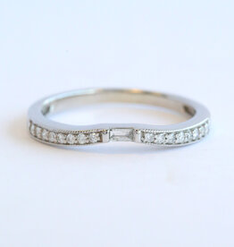 American Jewelry ESTATE 14k White Gold .15ctw Diamond Round & Baguette Curved Contour Band (Size 7)