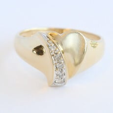 American Jewelry ESTATE 10k Yellow Gold .05ctw Diamond Accent Heart Ring (Size 6.5)