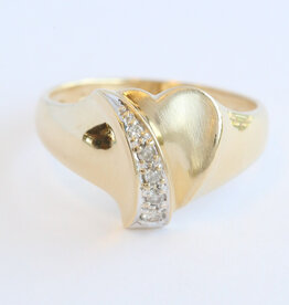 American Jewelry ESTATE 10k Yellow Gold .05ctw Diamond Accent Heart Ring (Size 6.5)