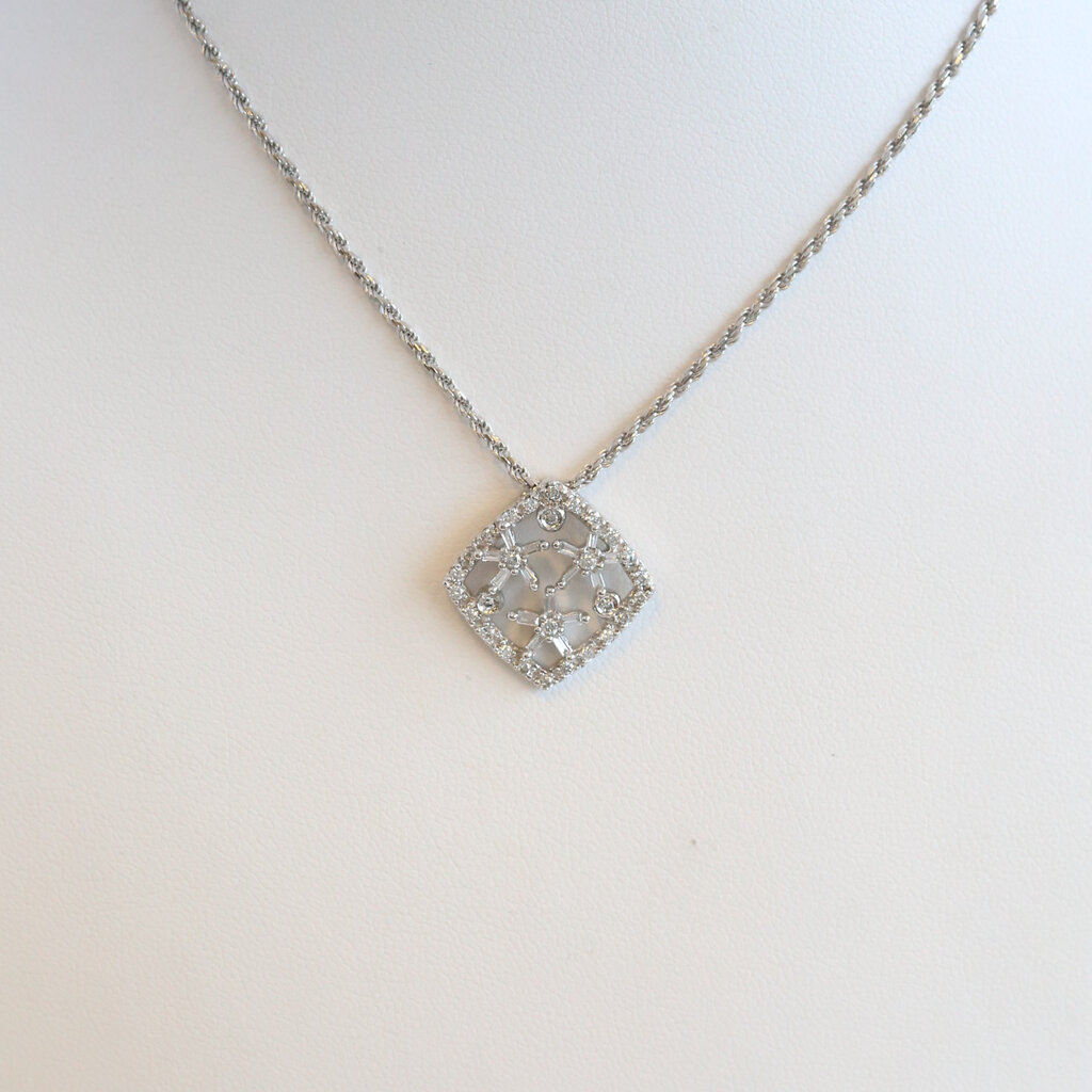 American Jewelry ESTATE 14k White Gold .50ctw Diamond Baguette Flower Openwork Necklace