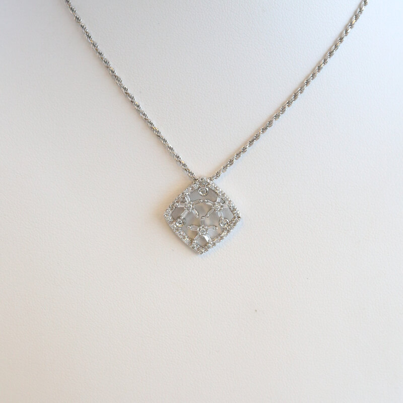 American Jewelry ESTATE 14k White Gold .50ctw Diamond Baguette Flower Openwork Necklace