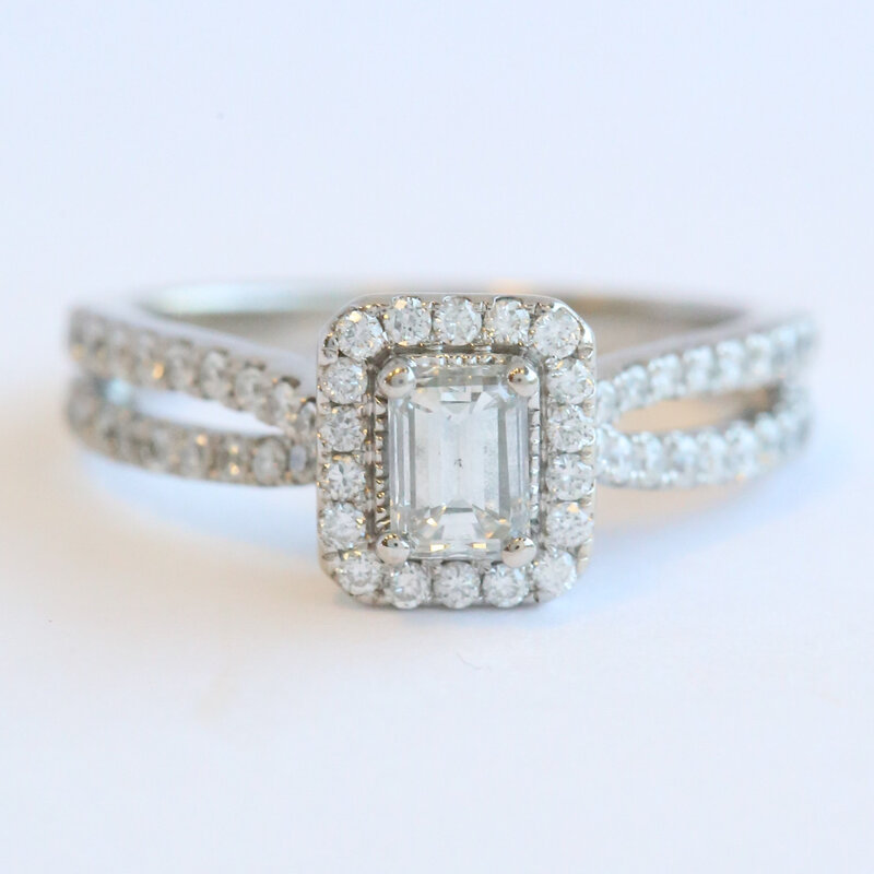 American Jewelry ESTATE 14k White Gold ctw (.35 G/SI1 ctr) Emerald Cut Diamond Halo Split Shank Engagement Ring (Size 6.5)