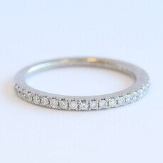 American Jewelry ESTATE 14k White Gold .25ctw Diamond Straight Wedding Band Ring (Size 6.5)