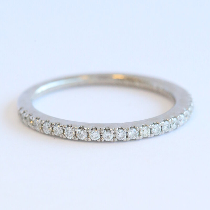 American Jewelry ESTATE 14k White Gold .25ctw Diamond Straight Wedding Band Ring (Size 6.5)