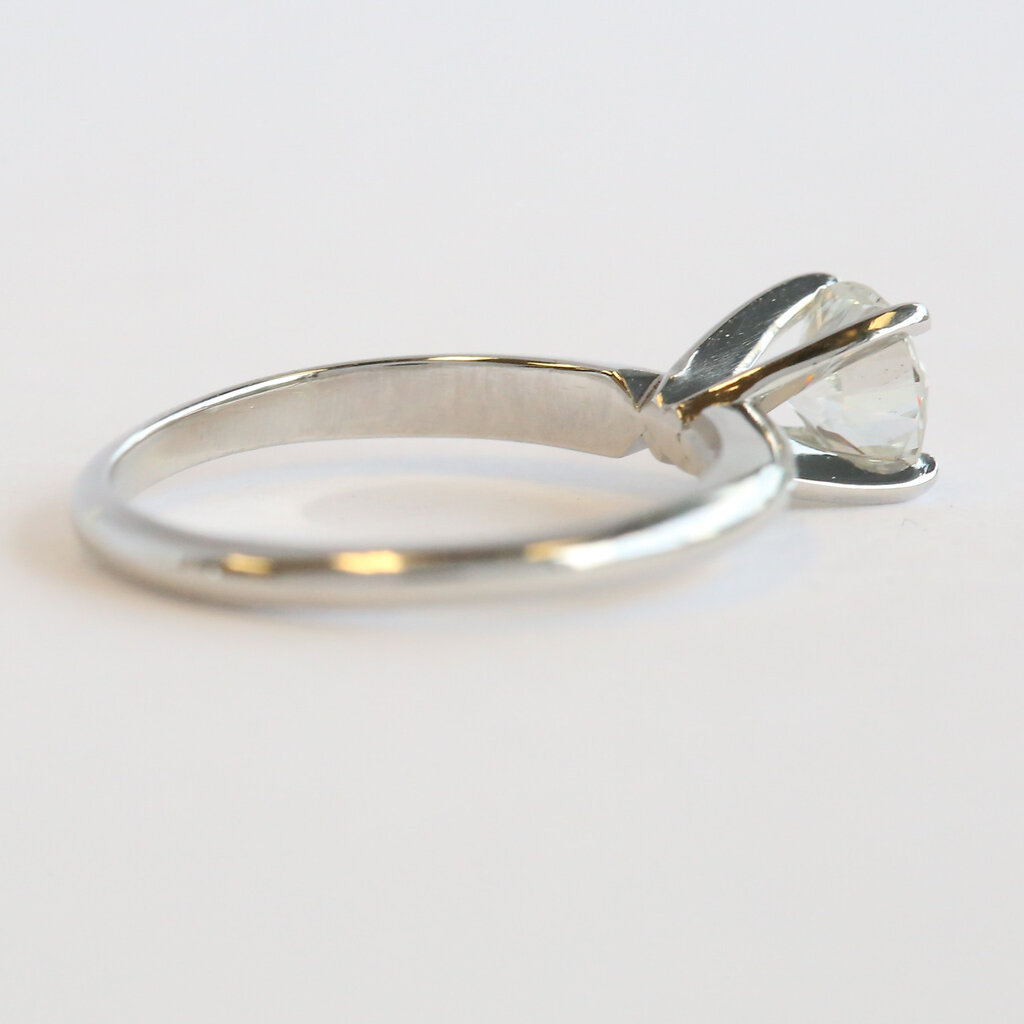 American Jewelry ESTATE 14K White Gold .80ct H/SI1 Diamond Round Solitaire Engagement Ring (Size 6.25)
