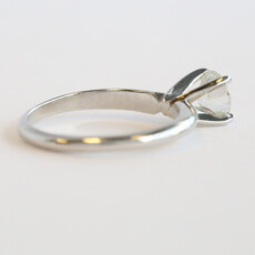 American Jewelry ESTATE 14K White Gold .80ct H/SI1 Diamond Round Solitaire Engagement Ring (Size 6.25)