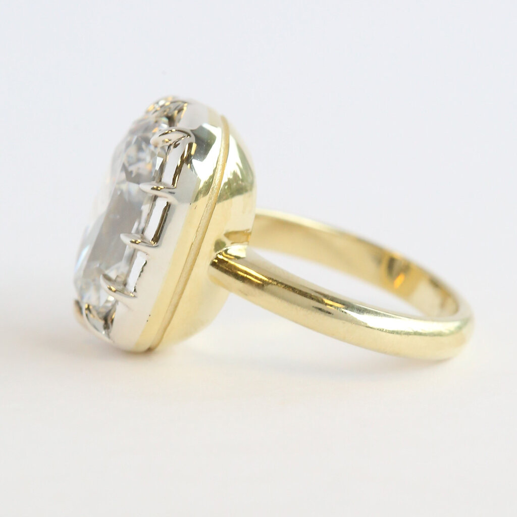 American Jewelry 18k Yellow Gold 8.14ct IGI  F/SI2 Elongated Cushion Diamond Ring