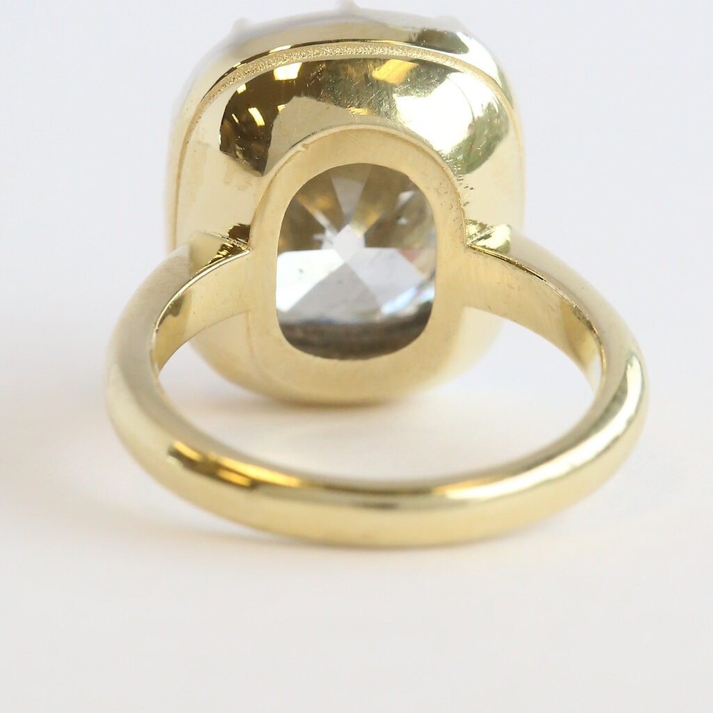 American Jewelry 18k Yellow Gold 8.14ct IGI  F/SI2 Elongated Cushion Diamond Ring