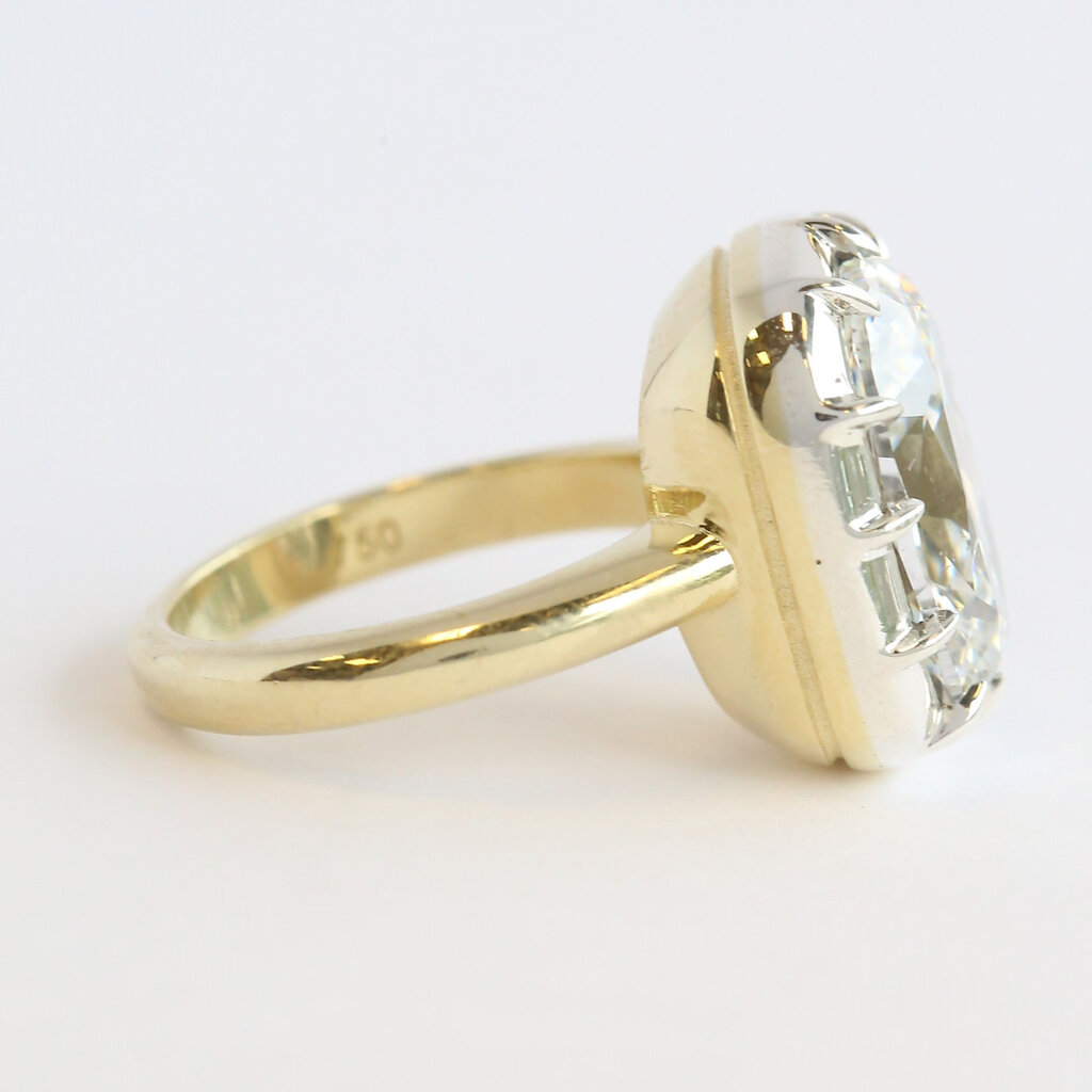 American Jewelry 18k Yellow Gold 8.14ct IGI  F/SI2 Elongated Cushion Diamond Ring