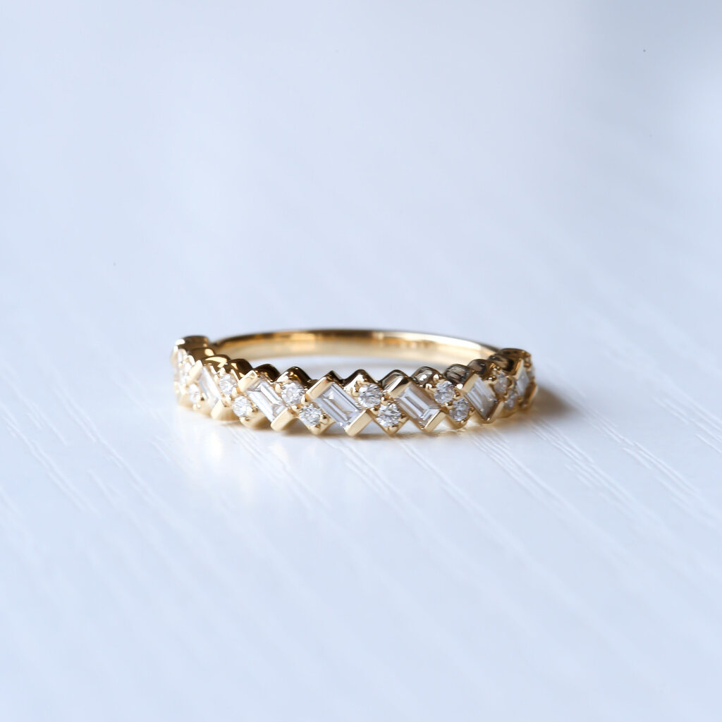 American Jewelry Tilted Baguette Round Diamond Wedding Band (1/2ctw)