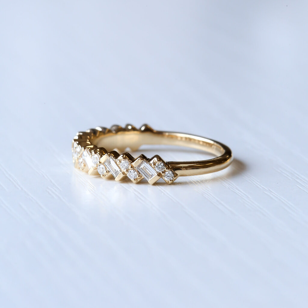 American Jewelry Tilted Baguette Round Diamond Wedding Band (1/2ctw)