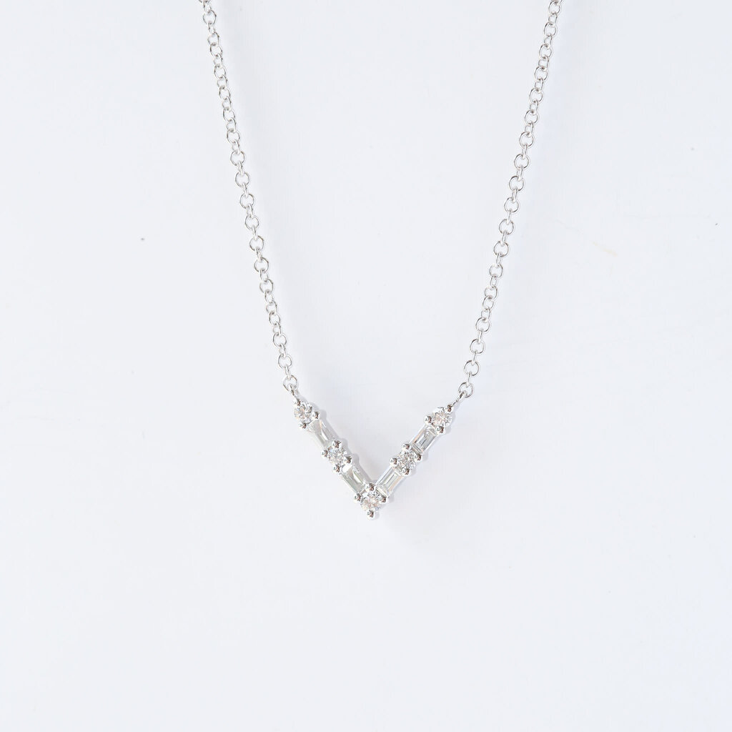 American Jewelry 14K Gold .16ctw Baguette Diamond V Necklace (15-18")