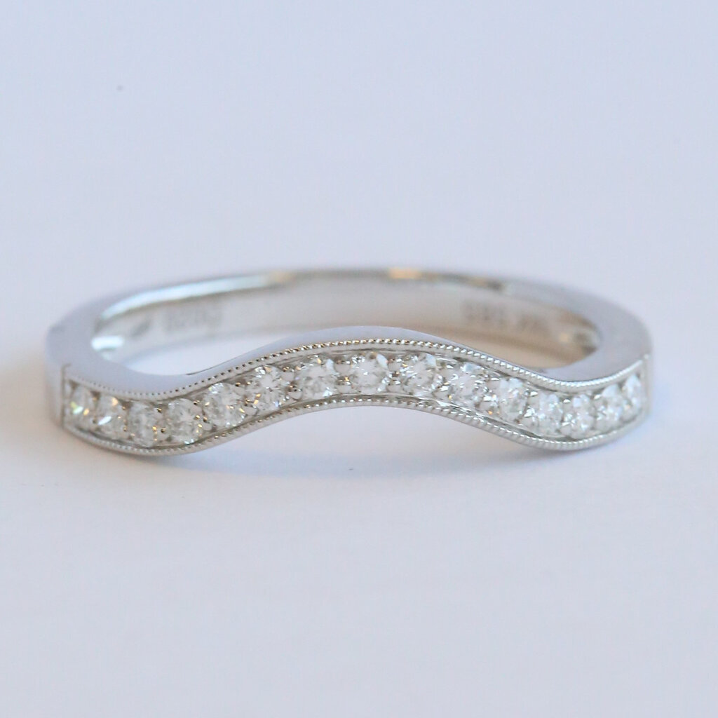 American Jewelry 14k White Gold .20ctw Diamond Curved Contour Wedding Band