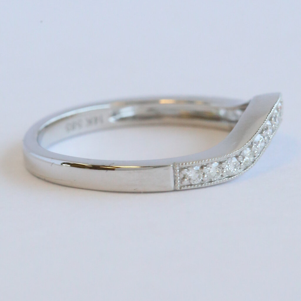 American Jewelry 14k White Gold .20ctw Diamond Curved Contour Wedding Band