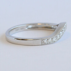 American Jewelry 14k White Gold .20ctw Diamond Curved Contour Wedding Band