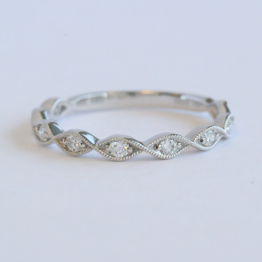 American Jewelry 14k White Gold .23ctw Diamond Milgrain Scalloped Wedding Band