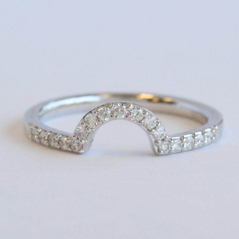 American Jewelry 14k White Gold .20ctw Diamond Contour Wedding Band