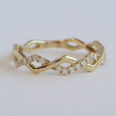 American Jewelry 14k Yellow Gold .14ctw Diamond Woven Infinity Wedding band
