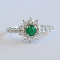 American Jewelry 14k White Gold .20ct Emerald 1/3ctw Diamond Round Halo Ring