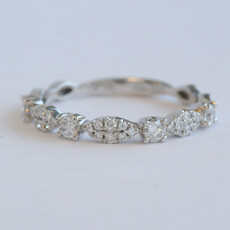 American Jewelry 14k White Gold .31ctw Diamond Scalloped Wedding Band Ring