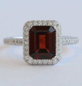American Jewelry 14k White Gold .35ct Garnet .25ctw Diamond Emerald Halo Ring