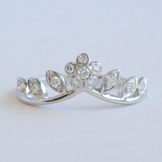 American Jewelry 14k White Gold .14ctw Diamond Flower & Leaf Design V Contour Wedding Band