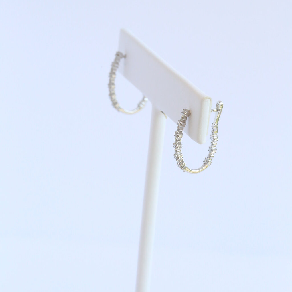 American Jewelry 14k White Gold .51ctw Diamond Oval Hoop Earrings