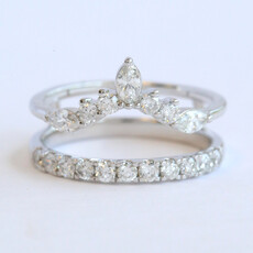 American Jewelry 14k White Gold .92ctw Diamond Straight & Pear Point V Contour Ring Guard