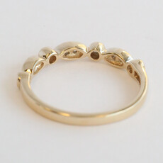 American Jewelry ESTATE 10k Yellow Gold .10ctw Diamond Scalloped Wedding Band