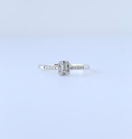 18k White Gold .24ctw Baguette and Round Diamond Cluster Ring (Size 6.75)
