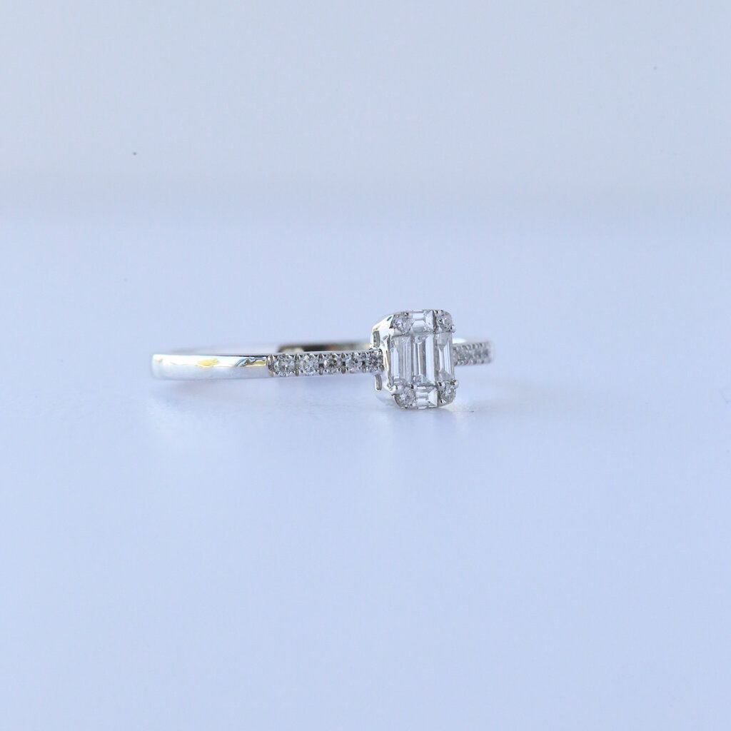 18k White Gold .24ctw Baguette and Round Diamond Cluster Ring (Size 6.75)