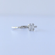 18k White Gold .24ctw Baguette and Round Diamond Cluster Ring (Size 6.75)