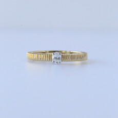 14k Yellow Gold .14ct Oval Diamond Ribbed Ring (Size 7)