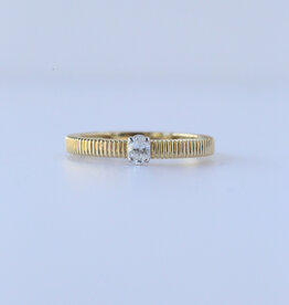 14k Yellow Gold .14ct Oval Diamond Ribbed Ring (Size 7)