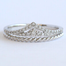 American Jewelry 14k White Gold .20ctw Diamond Twisted & V Wedding Band