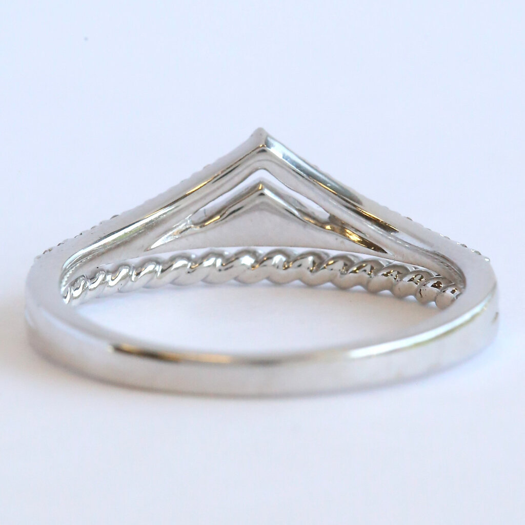 American Jewelry 14k White Gold .20ctw Diamond Twisted & V Wedding Band