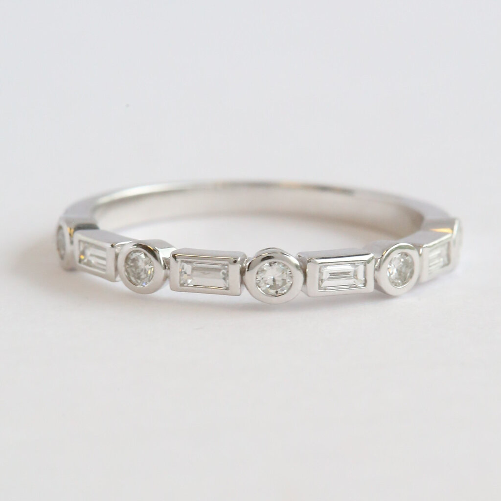 American Jewelry 14k White Gold .31ctw Diamond Baguette & Round Alternating Bezel Wedding Band