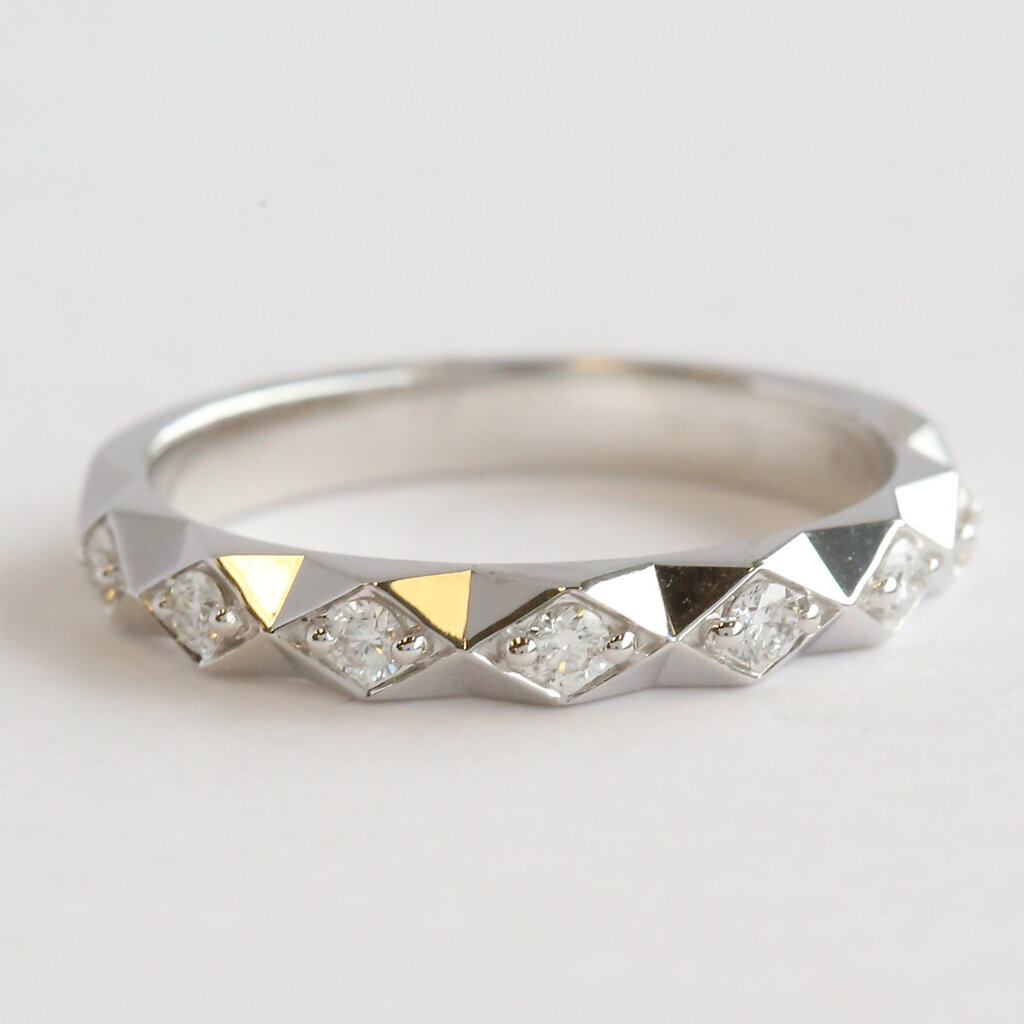 American Jewelry 14k White Gold .20ctw Diamond Indented Wedding Band