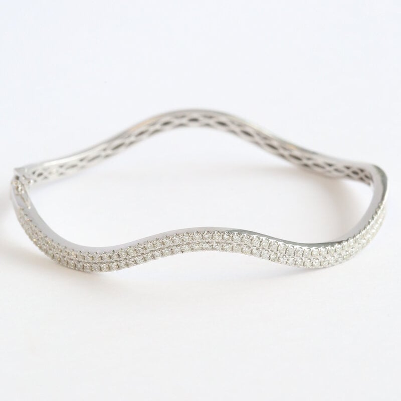 American Jewelry 14k White Gold 1.17ctw Diamond Wavy Bangle Bracelet