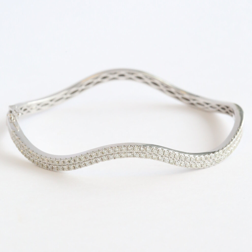 American Jewelry 14k White Gold 1.17ctw Diamond Wavy Bangle Bracelet