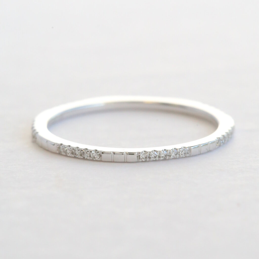 American Jewelry 14k White Gold .12ctw Diamond Textured Wedding Band