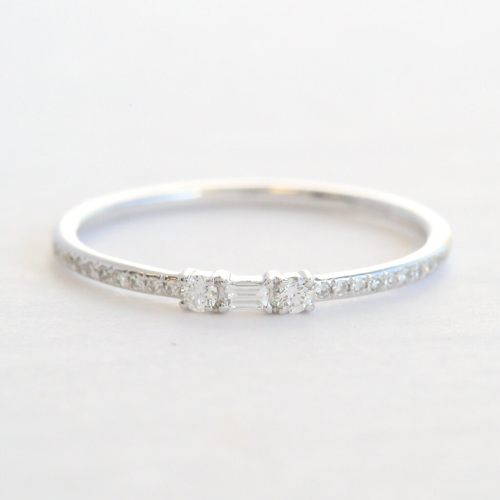 American Jewelry 14k White Gold .12ctw Diamond Baguette & Round Wedding Band