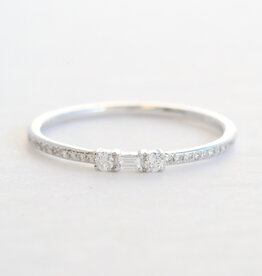 American Jewelry 14k White Gold .12ctw Diamond Baguette & Round Wedding Band
