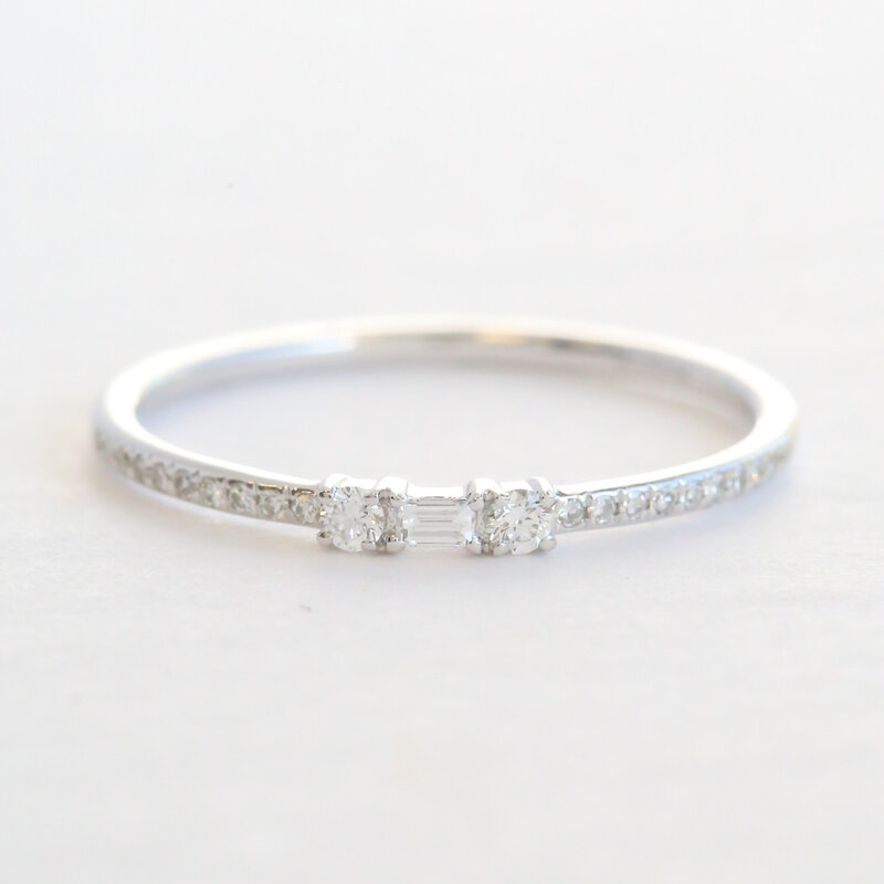 American Jewelry 14k White Gold .12ctw Diamond Baguette & Round Wedding Band