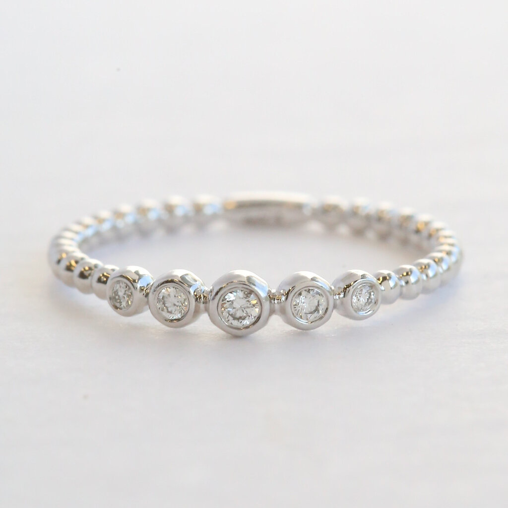 American Jewelry 14k White Gold .08ctw Graduated Diamond Bezel Beaded Wedding Band
