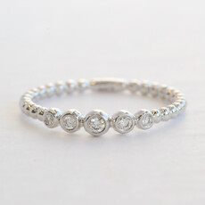 American Jewelry 14k White Gold .08ctw Graduated Diamond Bezel Beaded Wedding Band