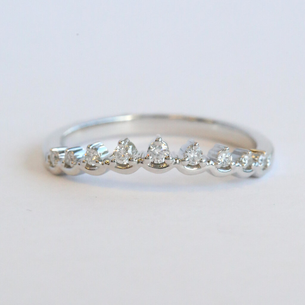 American Jewelry 14k White Gold .12ctw Diamond Tiara Point Wedding Band